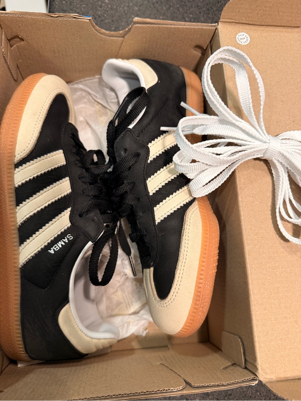 Adidas Samba OG W size 6 women’s 
Black / wonder white